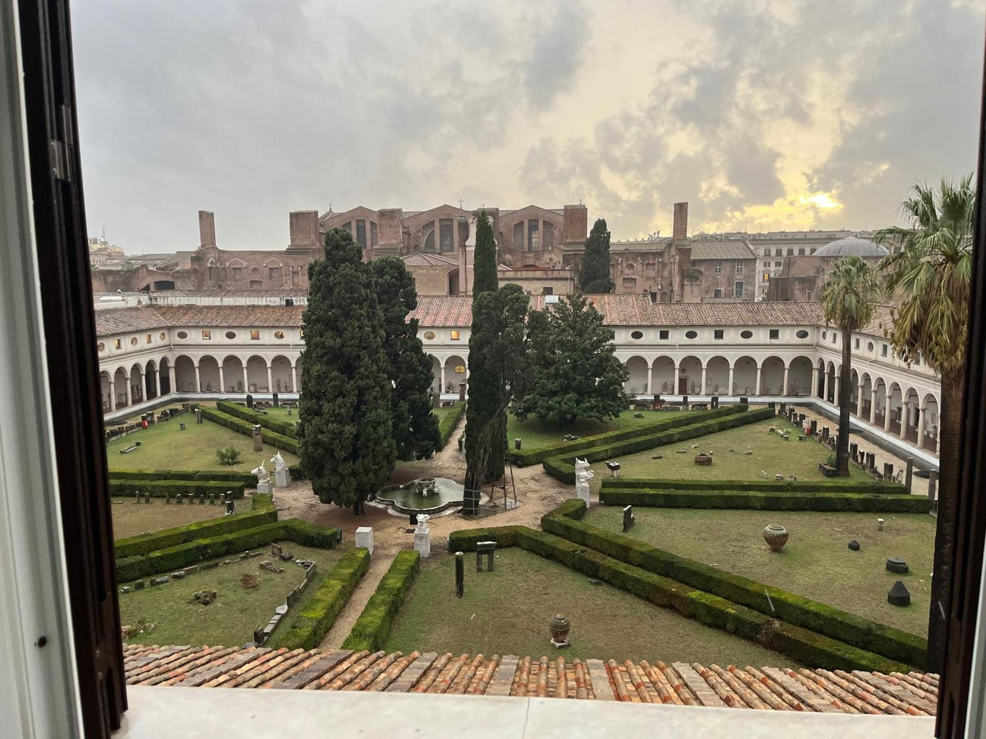 Camera X2 Con Splendida Vista Sulle Terme Di Diocleziano E Sul Chiostro Di Michelangelo Рим Екстер'єр фото